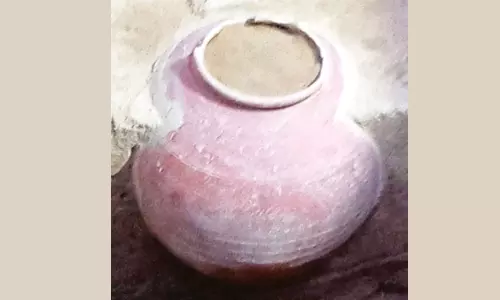 கீழடி அகழாய்வில் வெளிவந்த அழகிய பானை