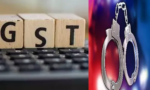 தொழில் அதிபரை மிரட்டி பணம் பறித்த 4 ஜி.எஸ்.டி. அதிகாரிகள் கைது