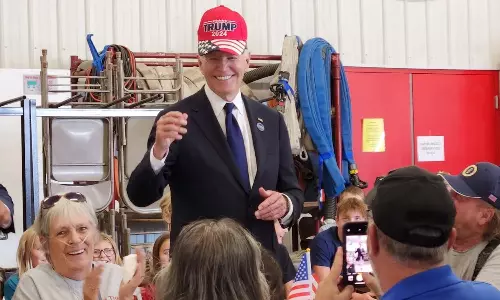 டிரம்ப் 2024 தொப்பியை அணிந்த ஜோ பைடன்: நன்றி தெரிவித்த டிரம்ப் பிரசார குழு