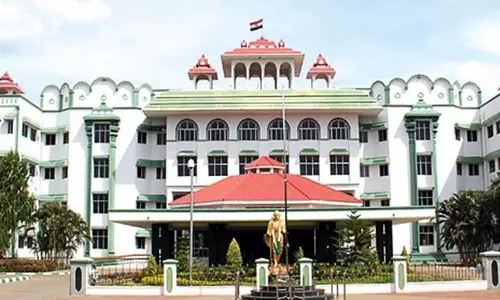 ஹெலிகாப்டர் சகோதரர்களின் சொத்துகளை முடக்க வேண்டும்- உள்துறை செயலாளருக்கு மதுரை ஐகோர்ட் உத்தரவு