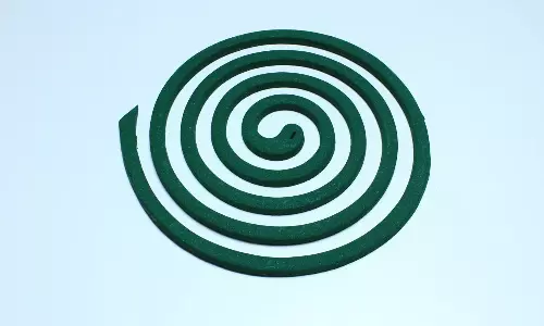 மிட்டாய் என நினைத்து கொசுவர்த்தி சுருளை தின்ற இரட்டை குழந்தைகள்- ஆபத்தான நிலையில் ஆஸ்பத்திரியில் சிகிச்சை