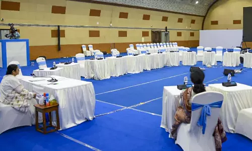 Live கேட்ட மருத்துவர்கள், 2 மணி நேரம் காலி சேர்களுடன் காத்திருந்த மம்தா..