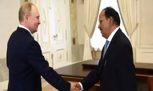 அதிபர் புதினுடன் அஜித் தோவல் சந்திப்பு: பிரிக்ஸ் மாநாட்டில் பங்கேற்க பிரதமருக்கு அழைப்பு