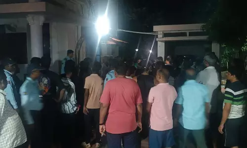 தொடர் மின்தடை- ஜிப்மர் இயக்குனர் வீட்டை ஊழியர்கள் முற்றுகை