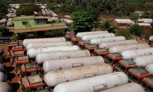 கியாஸ் டேங்கர் லாரிகள் வேலை நிறுத்தம்