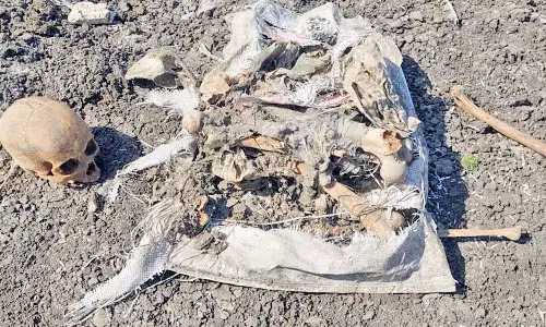 ஏரியில் சாக்குமூட்டையில் கிடந்த மனித எலும்புக்கூடு  கொலையா?