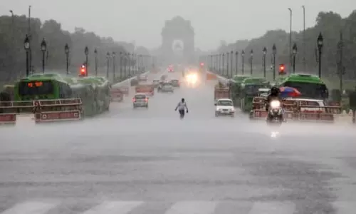 டெல்லியில் பலத்த மழை... இன்று ஆரஞ்ச் எச்சரிக்கை விடுத்த வானிலை ஆய்வு மையம்