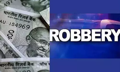 வீட்டின் பூட்டை உடைத்து 16 பவுன் நகைகள், ரூ.25 லட்சம் கொள்ளை