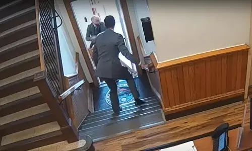 handcuffed man escape