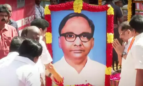 ராமசாமி படையாட்சியார் சிலைக்கு முதலமைச்சர் மு.க.ஸ்டாலின் மரியாதை