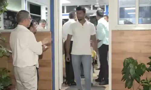 பெண் மருத்துவர் கொலை: மம்தா பானர்ஜி - மருத்துவர் குழு பேச்சுவார்த்தை தொடக்கம்