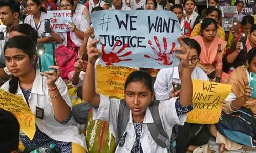 மம்தாவின் உறுதிமொழி அறிவிப்பாக வரும் வரை போராட்டம் தொடரும்: ஜூனியர் டாக்டர்கள்