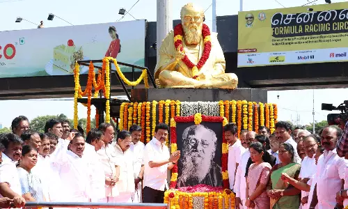 146-வது பிறந்தநாள்: பெரியார் சிலைக்கு முதலமைச்சர் மலர் தூவி மரியாதை