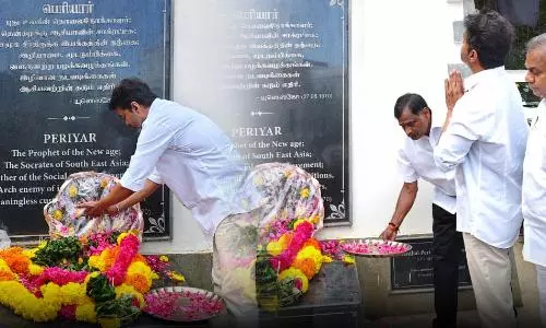 பெரியார் நினைவிடத்தில் த.வெ.க. தலைவர் விஜய் மரியாதை