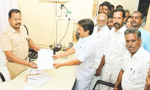 அவதூறு பரப்புகிறவர்கள் மீது நடவடிக்கை எடுக்க வேண்டும்- சி.வி.சண்முகம்