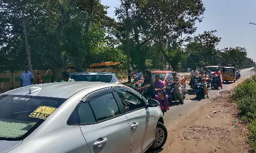 என்.எல்.சி. ஒப்பந்த தொழிலாளர்கள் இன்று 2-வது நாளாக போராட்டம்