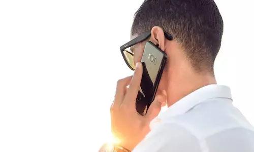 வெவ்வேறு எண்களில் இருந்து தினமும் 100 முறை போன் செய்து தொந்தரவு- கணவர் கைது