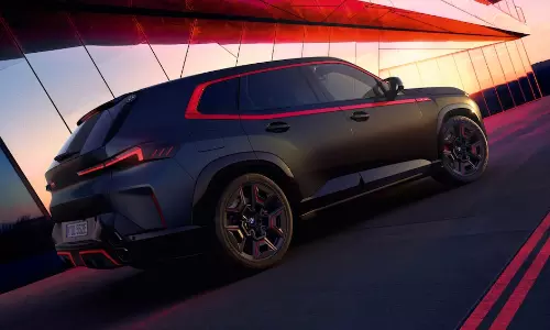 ரூ. 3.15 கோடி விலையில் புது பிஎம்டபிள்யூ கார் அறிமுகம் - என்னென்ன ஸ்பெஷல்?