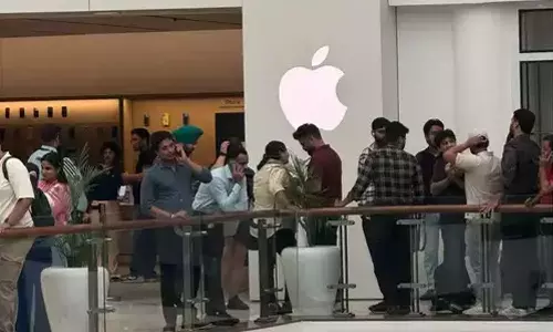 இந்தியாவில் தொடங்கிய ஐபோன் 16 விற்பனை.. 5 ஐபோன்களை வாங்கிச் சென்ற நபர்..