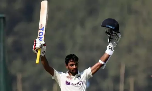 துலீப் கோப்பை: அபிமன்யு ஈஸ்வரன் சதம்-இந்தியா பி அணி 210/6