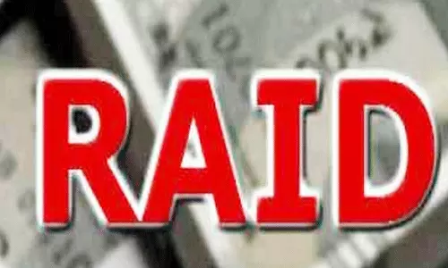 மயிலம் சார்பதிவாளர் அலுவலகத்தில் லஞ்ச ஒழிப்பு போலீசார் அதிரடி சோதனை