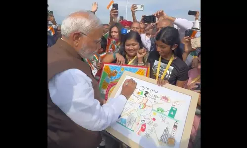 அமெரிக்கா சென்றடைந்த பிரதமர் மோடி: உற்சாக வரவேற்பு அளித்த இந்திய வம்சாவளியினர்