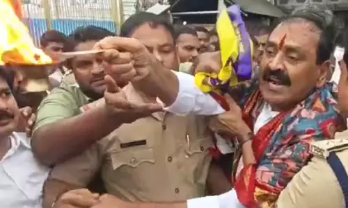 லட்டில் கலப்படம் இருந்தால் என் குடும்பம் நாசமாக போகட்டும்.. கற்பூரம் ஏற்றி சத்தியம் செய்த ஜெகன் மோகன் உறவினர்