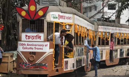 முடிவுக்கு வரும் 151 ஆண்டுகால சகாப்தம்.. கொல்கத்தாவில்  டிராம் வண்டி சேவைகளை நிறுத்த அரசு முடிவு