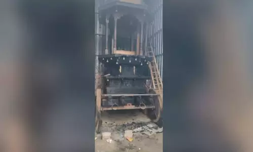 ஆந்திராவில் ராமர் கோவில் தேர் எரிப்பு