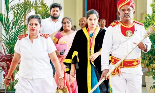 சென்னை மாநகராட்சியில் சர்ச்சை: கலர் கலராக லிப்ஸ்டிக் போட்டதால் மேயரின் டபேதார் அதிரடியாக இடமாற்றம்?