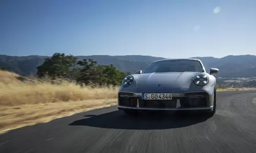 330Kmh வேகத்தில் செல்லும்.. ரூ. 4.05 கோடியில் புதிய போர்ஷே கார் அறிமுகம்