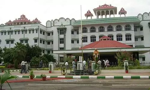 பள்ளி வளாகங்கள் அருகே புகையிலை பொருட்கள் விற்க தடை- நீதிமன்றம் உத்தரவு