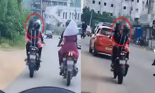 ஐதராபாத்தில் காதலியை மடியில் அமர வைத்து பைக் ஓட்டிய வாலிபர்