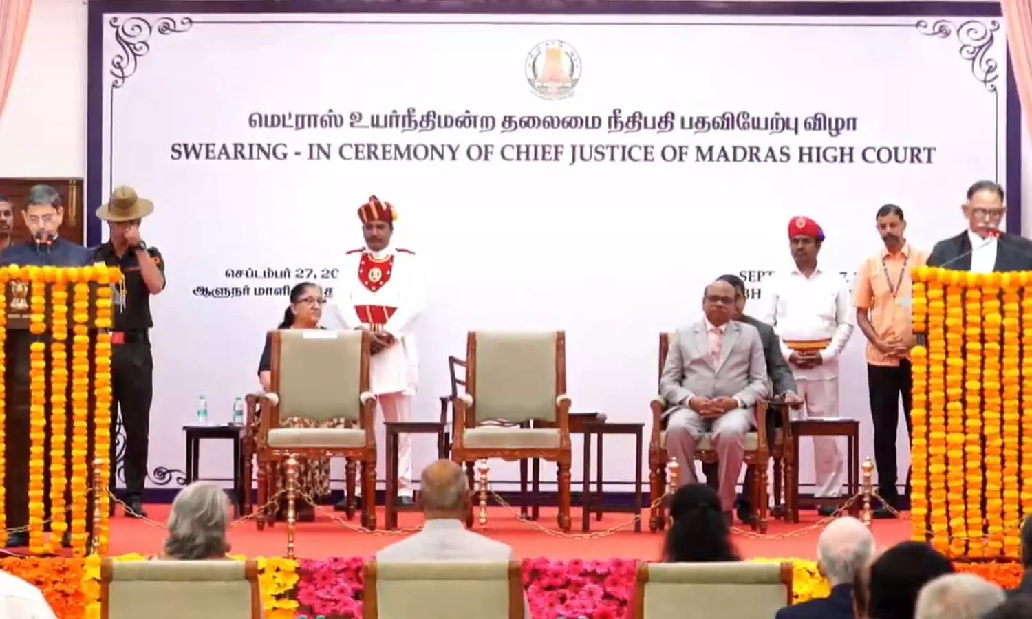 சென்னை உயர்நீதிமன்ற தலைமை நீதிபதியாக கே.ஆர்.ஸ்ரீராம் பதவியேற்றுக்கொண்டார் சென்னை உயர்நீதிமன்ற தலைமை நீதிபதியாக கே.ஆர்.ஸ்ரீராம் பதவியேற்றுக்கொண்டார்