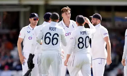 பாகிஸ்தானுக்கு எதிரான டெஸ்ட் தொடர்: இங்கிலாந்து வேகப்பந்து வீச்சாளர் விலகல்