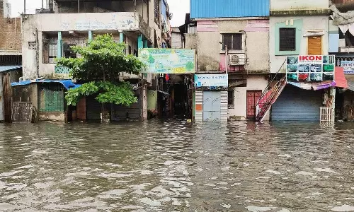 குஜராத்தில் கன மழை: வெள்ளத்தில் சிக்கிய 55 தமிழக சுற்றுலாப் பயணிகள்