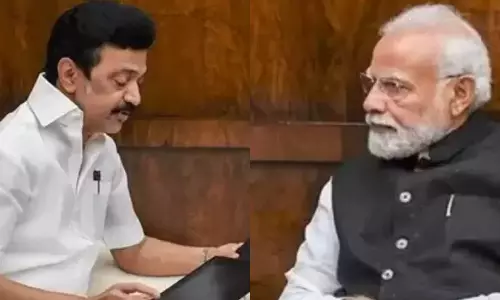 பிரதமர் மோடிக்கு பரிசு பெட்டகம் வழங்கிய மு.க.ஸ்டாலின்