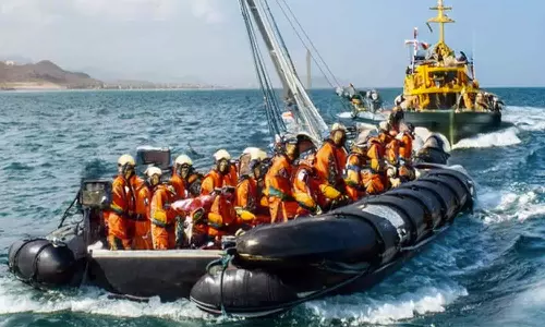 ஆழ்கடலில் தத்தளித்த 12 மீனவர்கள் விரைவில் இந்தியா வருகை- விஜய் வசந்த் எம்.பி.