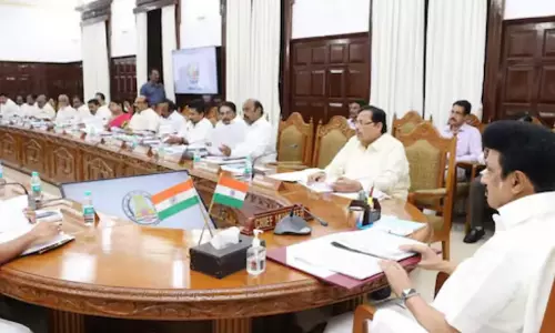 தமிழக அமைச்சரவை மாற்றம்- நாளை அதிகாரப்பூர்வ அறிவிப்பு என தகவல்