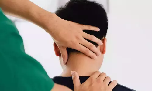 சலூன் கடையில் ஹெட் மசாஜ் செய்து  கொண்ட இளைஞருக்கு நேர்ந்த விபரீதம்.. அதிர்ச்சி சம்பவம்