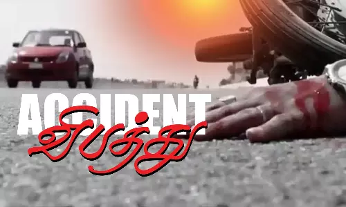 மயிலம் அருகே கார் மோதி 3 பேர் பலி