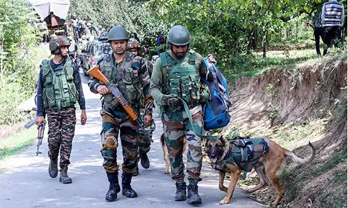 3-வது கட்ட தேர்தல் பிரசாரம் நிறைவு: காஷ்மீர் என்கவுன்டரில் பயங்கரவாதி சுட்டுக்கொலை