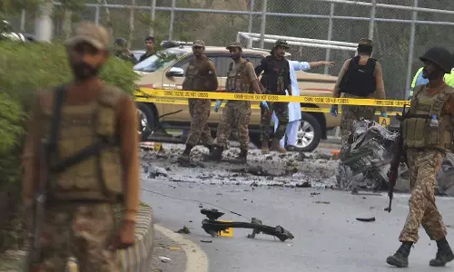 பாகிஸ்தானில் பயங்கரவாதிகள் நடத்திய தாக்குதலில் 7 பேர் பலி
