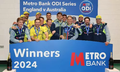 மழை... டி.எல்.எஸ்... கடைசி போட்டியில் இங்கிலாந்தை வீழ்த்தி தொடரை கைப்பற்றியது ஆஸ்திரேலியா