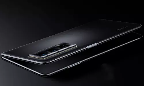 பேப்பர் போல் மடிக்கலாம்.. புது ஃபோல்டபில் போன் உருவாக்கும் ஹானர்..