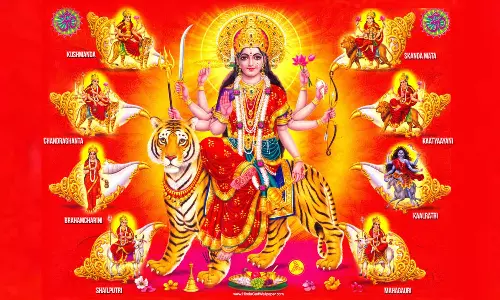 பத்து நாள் பத்து அலங்காரத்தில் அன்னை!