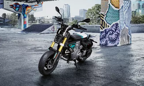 95 கி.மீ. ரேஞ்ச்.. விலை ரூ. 4.5 லட்சம்.. பி.எம்.டபிள்யூ. எலெக்ட்ரிக் 2-வீலர் அறிமுகம்