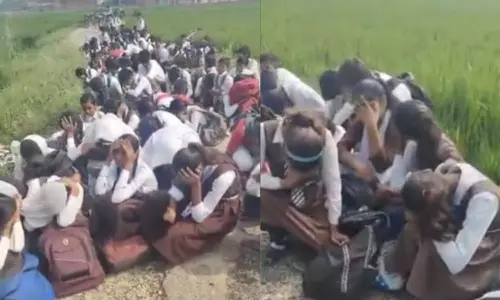 ஸ்கூல் ஃபீஸ் கட்டாத மாணவிகளை வெயிலில் அமர வைத்த பிரின்சிபல்.. வீடியோ எடுத்து பெற்றோர்களுக்கு மிரட்டல்