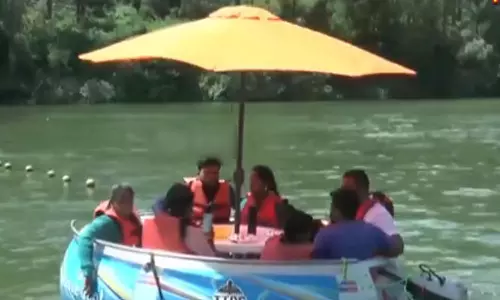 தமிழ்நாட்டில் முதல்முறையாக மின்சார படகு சவாரி- சுற்றுலா பயணிகள் வரவேற்பு