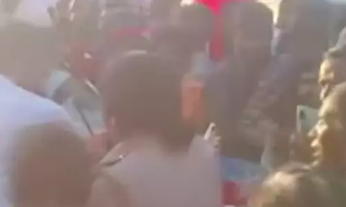 பெண் காவலரை தள்ளி விட்ட விசிக தொண்டர்களால் பரபரப்பு